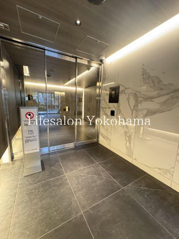 �y�G���g�����X�z�@