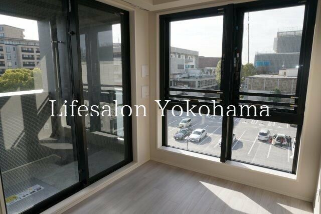 �y���ԁE���r���O�z�@