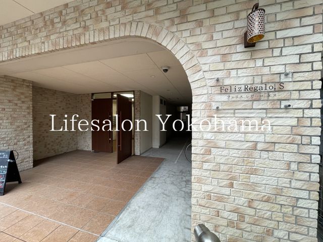 �y�G���g�����X�z�@