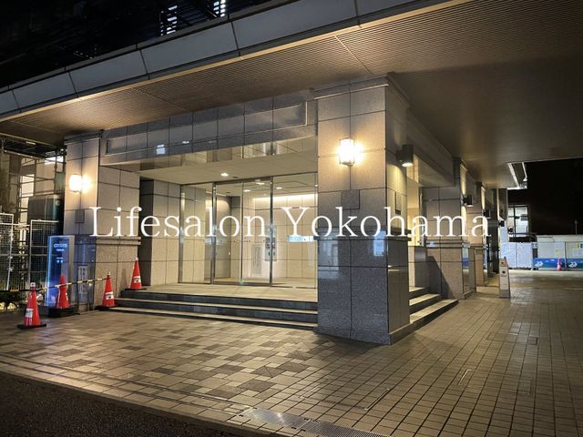 �y�G���g�����X�z�@