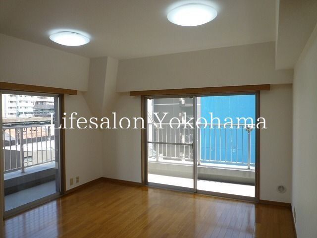 �y���ԁE���r���O�z�@