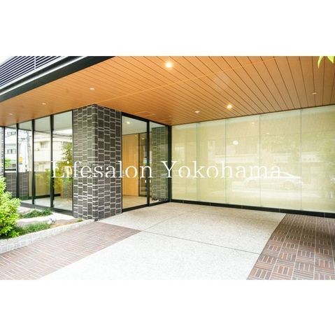 �y�G���g�����X�z�@