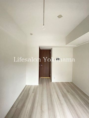 �y�����E���r���O�z�@