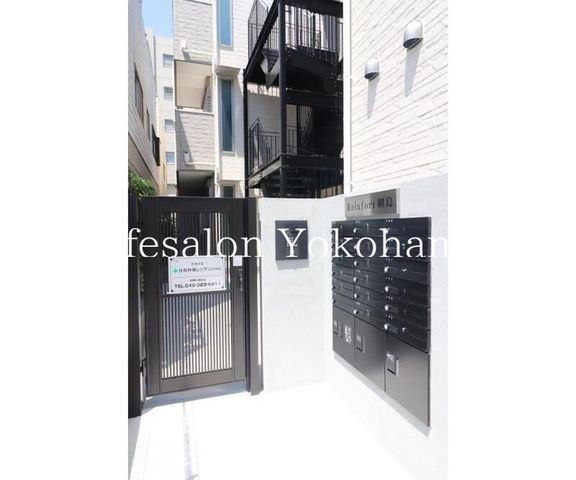 �y�G���g�����X�z�@