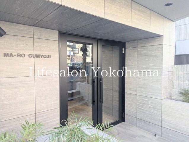 �y�G���g�����X�z�@