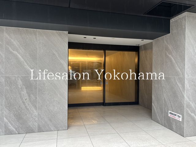 �y�G���g�����X�z�@