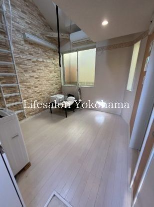 �y���ԁE���r���O�z�@