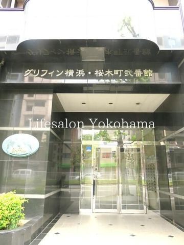 �y�G���g�����X�z�@