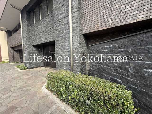 �y�G���g�����X�z�@