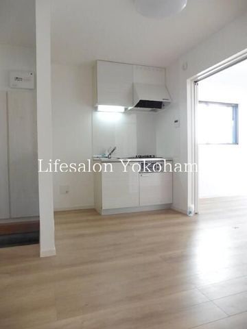 �y�����E���r���O�z�@