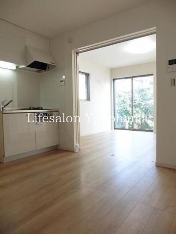 �y�����E���r���O�z�@