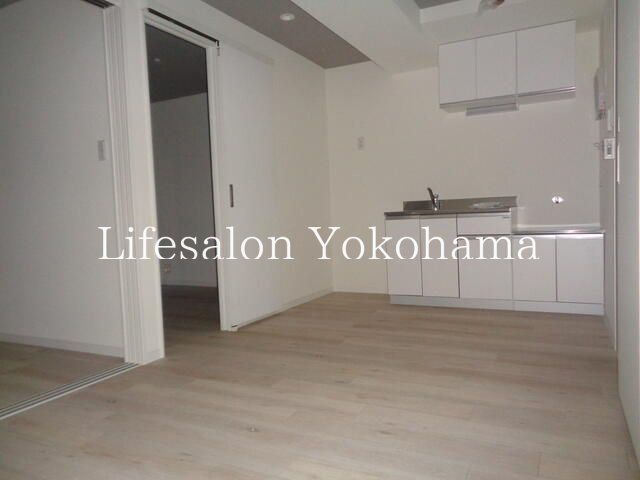 �y���ԁE���r���O�z�@