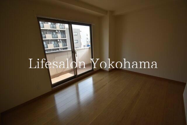 �y�����E���r���O�z�@