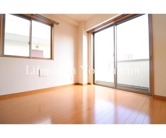 �y���ԁE���r���O�z�@