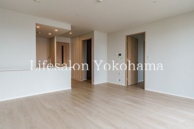 �y�����E���r���O�z�@