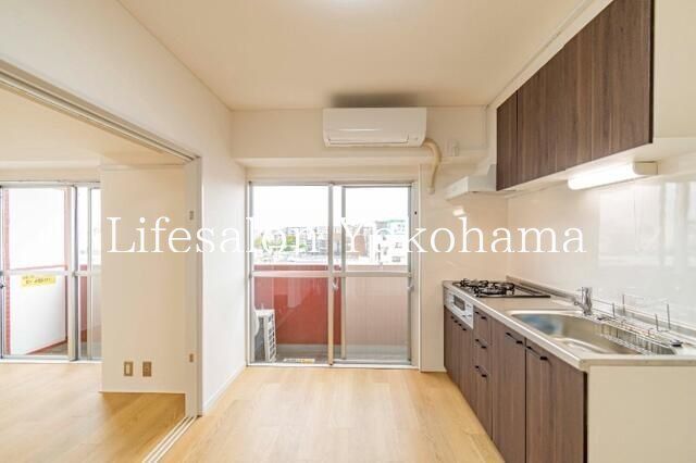 �y���ԁE���r���O�z�@