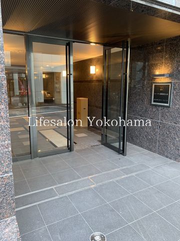 �y�G���g�����X�z�@