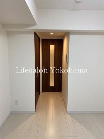 yԁErOz@