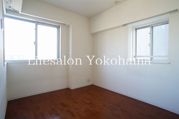 �y�����E���r���O�z�@