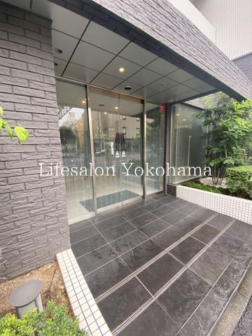 �y�G���g�����X�z�@