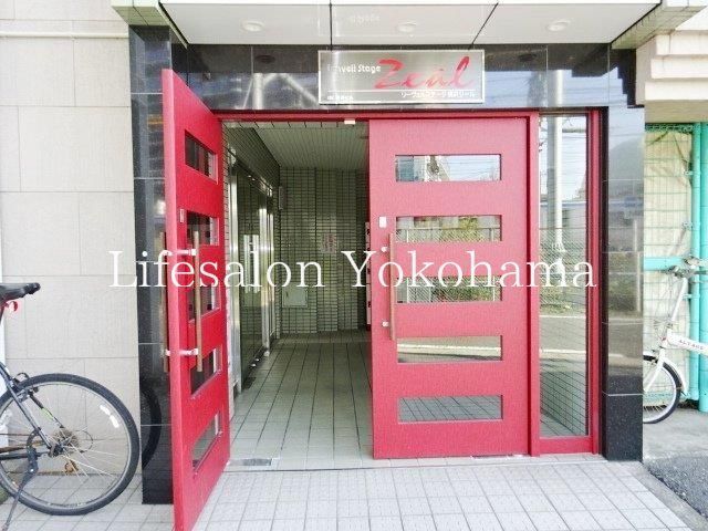 �y�G���g�����X�z�@