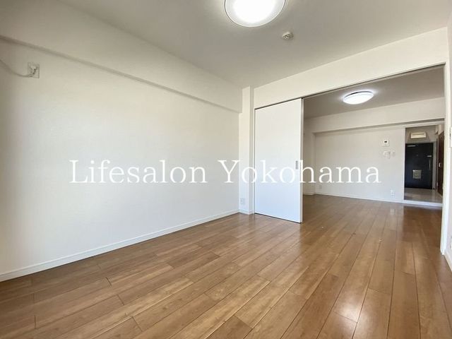 �y�����E���r���O�z�@