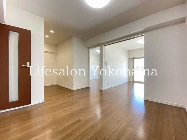 �y�����E���r���O�z�@