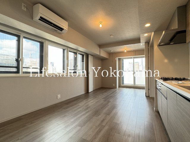 �y���ԁE���r���O�z�@�o���R�j�[