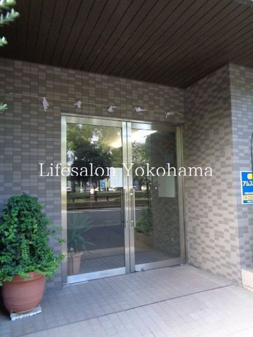 �y�G���g�����X�z�@