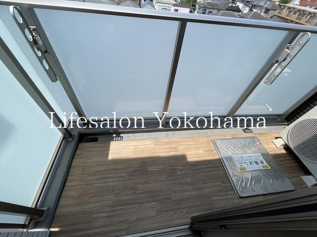 yoRj[z@