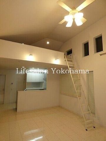 �y�����E���r���O�z�@