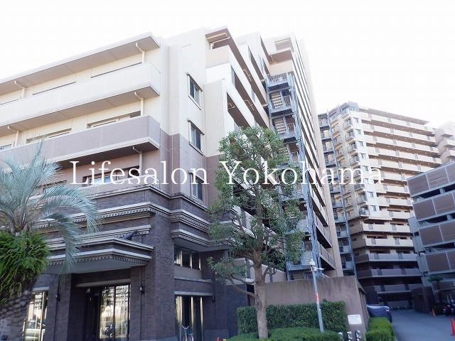 yOρz@