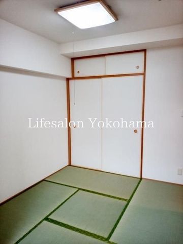 y[z@