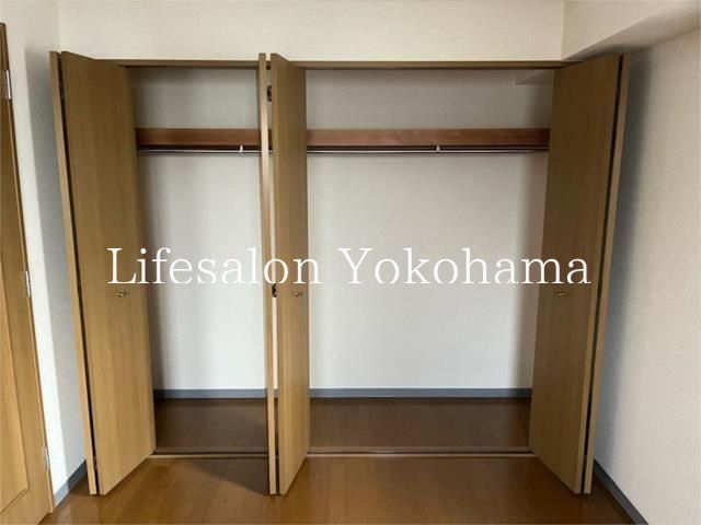 y[z@