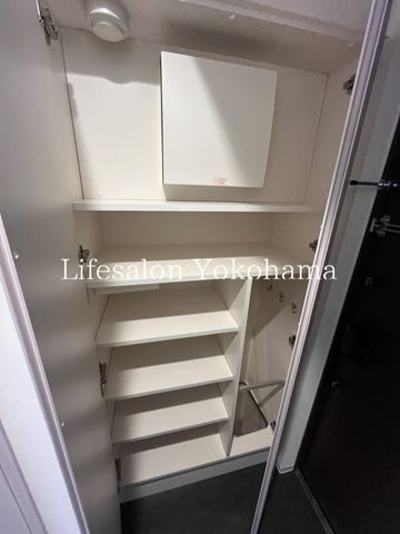 y[z@[