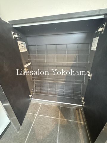 y[z@