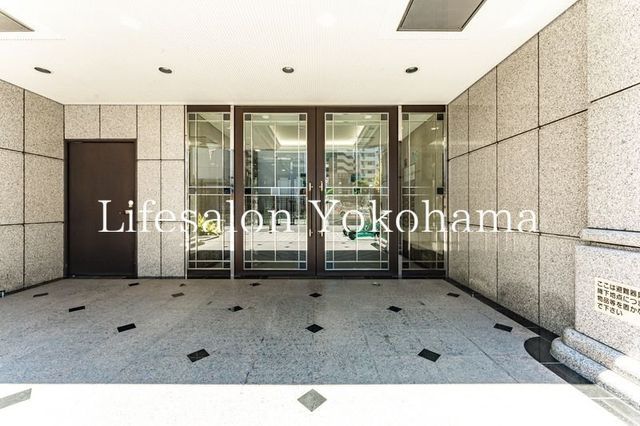 �y�G���g�����X�z�@