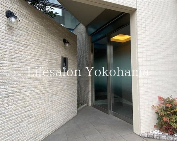 �y�G���g�����X�z�@