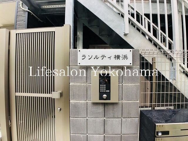 �y�G���g�����X�z�@