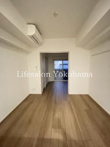 yԁErOz@