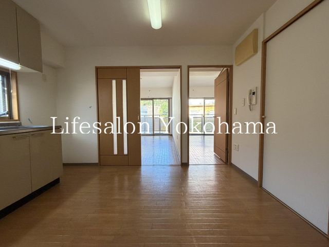 �y���ԁE���r���O�z�@